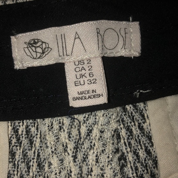 CUTE White & Blue Lila Rose Dress Shorts - Picture 2 of 2